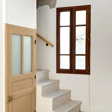 Renovated In Peaceful Town Near Med - Air Conditioning, Balcony *