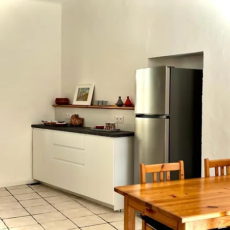 Renovated In Peaceful Town Near Med - Air Conditioning, Balcony *