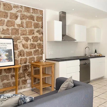 Renovated In Peaceful Town Near Med - Air Conditioning, Balcony בית נופש *