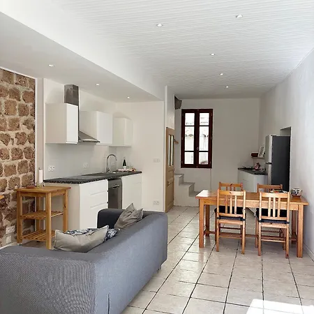 Renovated In Peaceful Town Near Med - Air Conditioning, Balcony *