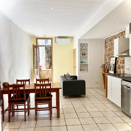 Renovated In Peaceful Town Near Med - Air Conditioning, Balcony Holiday home Pomerols