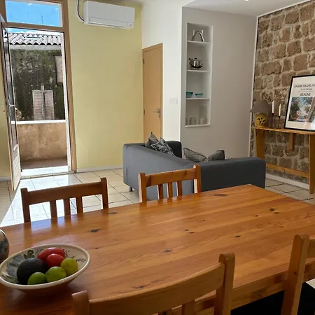 Renovated In Peaceful Town Near Med - Air Conditioning, Balcony בית נופש