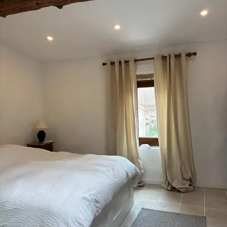 Renovated In Peaceful Town Near Med - Air Conditioning, Balcony Holiday home *