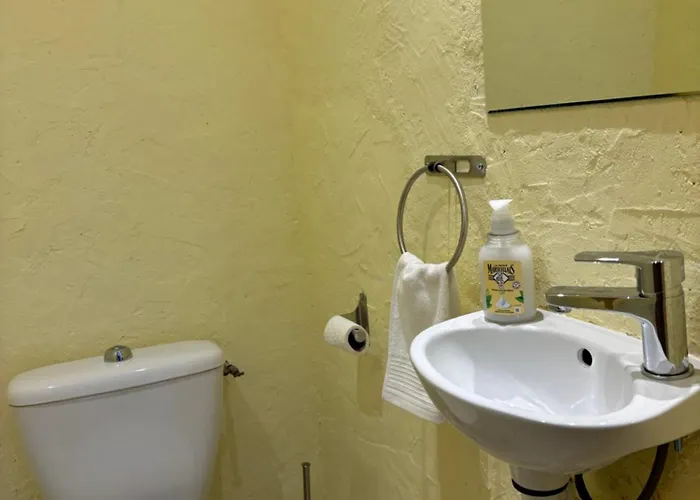 Renovated In Peaceful Town Near Med - Air Conditioning, Balcony Dom wakacyjny