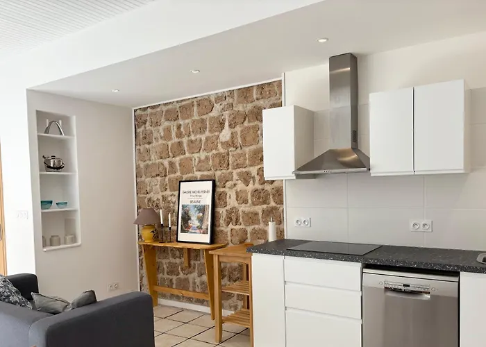 Renovated In Peaceful Town Near Med - Air Conditioning, Balcony Dom wakacyjny *