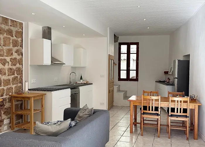 Renovated In Peaceful Town Near Med - Air Conditioning, Balcony *