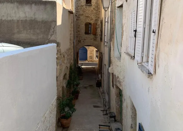 Renovated In Peaceful Town Near Med - Air Conditioning, Balcony