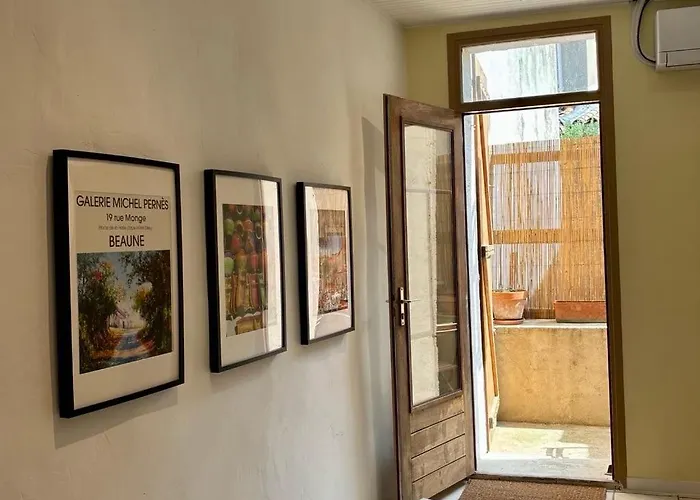 Renovated In Peaceful Town Near Med - Air Conditioning, Balcony *
