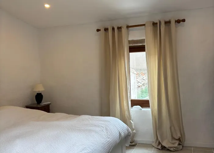 Renovated In Peaceful Town Near Med - Air Conditioning, Balcony Dom wakacyjny *